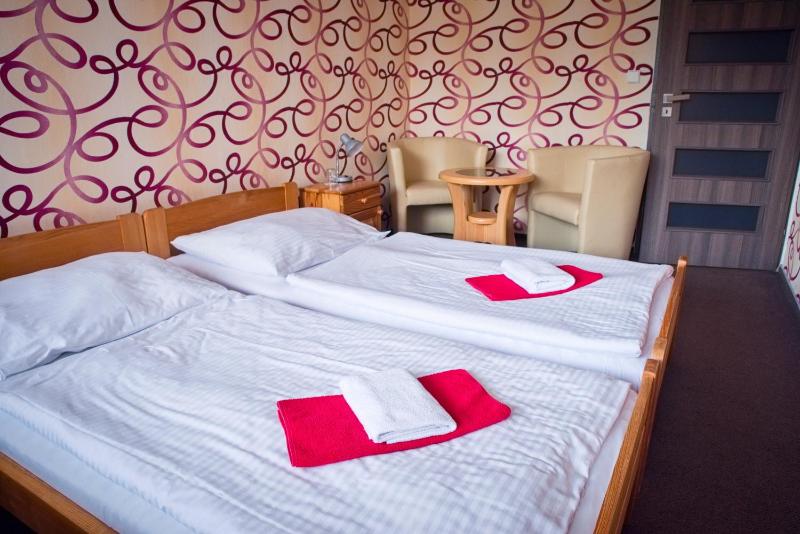 Deluxe Double or Twin Room image 3