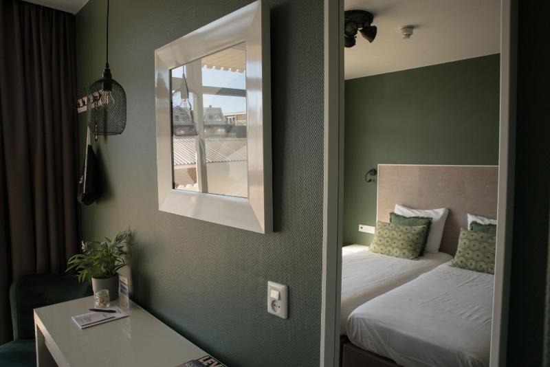 Double Room with Balcony Backside image 4