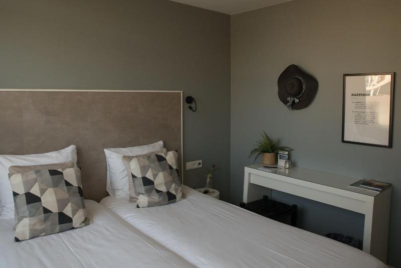 Double Room with Balcony and Frontside image 3