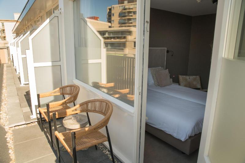 Double Room with Balcony and Frontside image 2