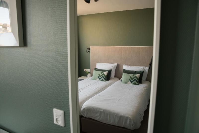 Double Room with Balcony and Frontside image 1