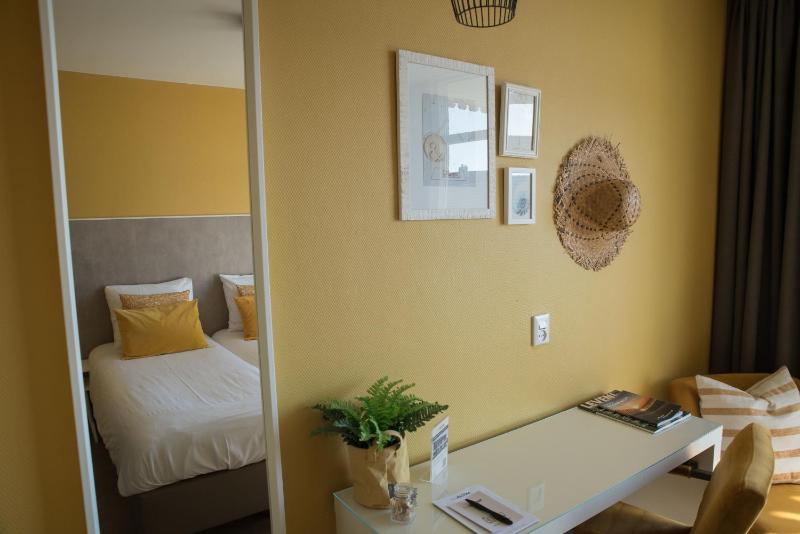 Double Room with Balcony Backside image 3