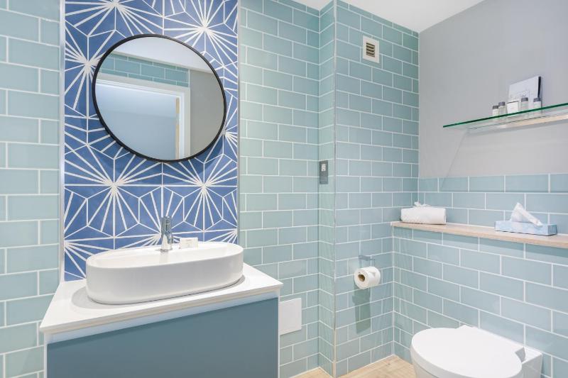 Luxury Double or Twin Room with River View image 3