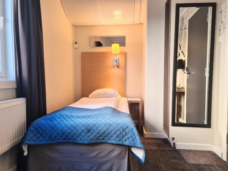 Standard Single Room image 3