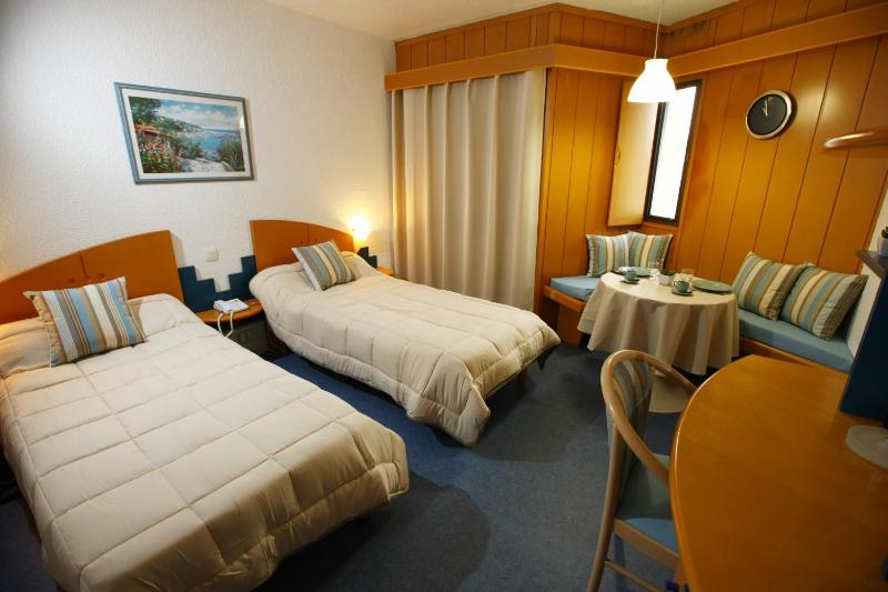 Twin Room image 1