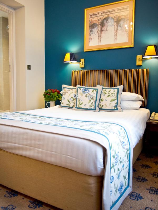 Superior Double Room image 2