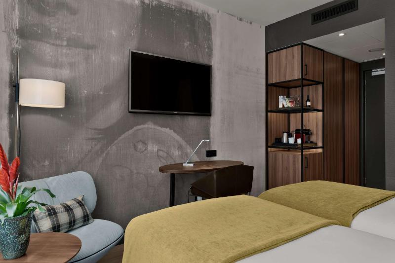Superior Double or Twin Room image 4