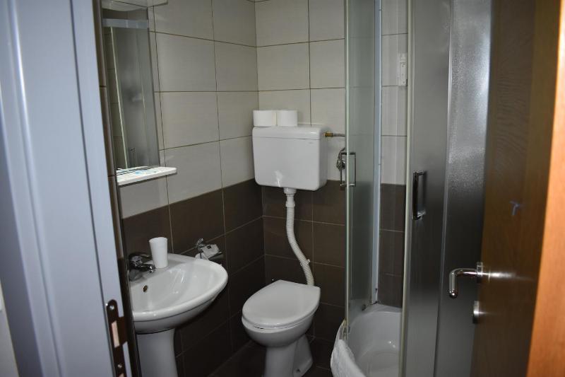 Double Room image 4