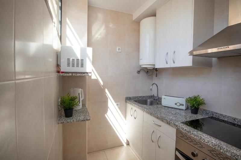 Apartment with Sea View (1 Adult) image 4