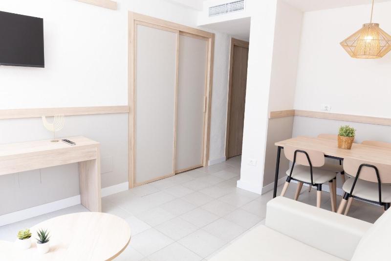 Apartment (1 Adult) image 4