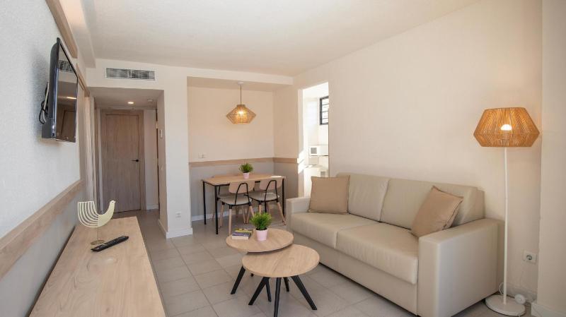 Apartment (1 Adult) image 3
