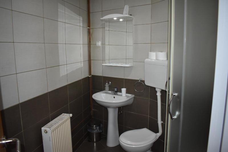 Twin Room image 3