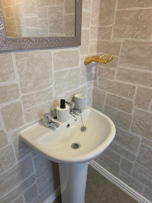 Bluebell Hotel - image 14