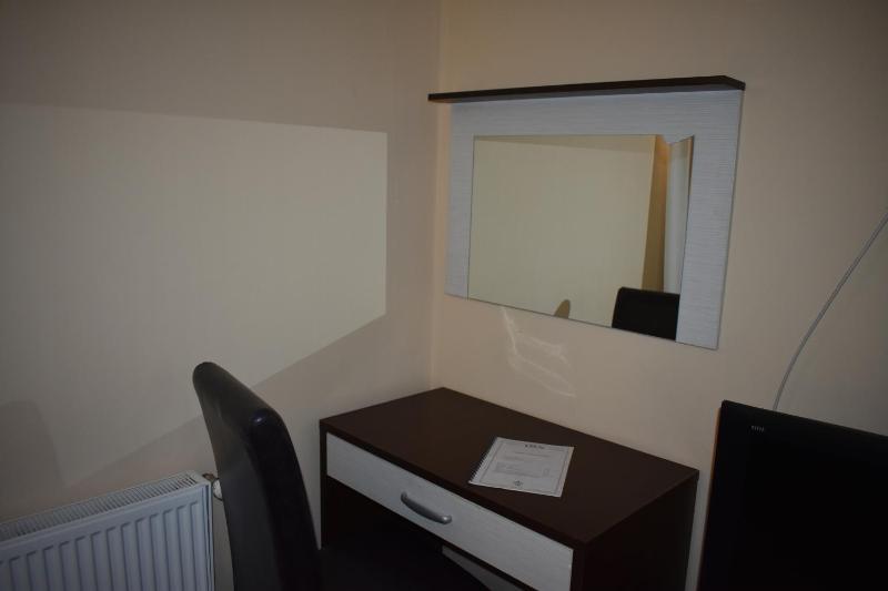 Single Room image 4