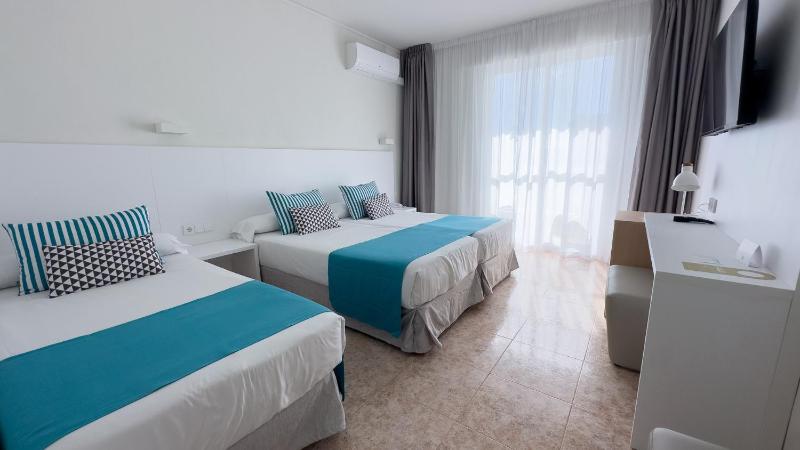 Double Room with Extra Bed (3 Adults) image 1