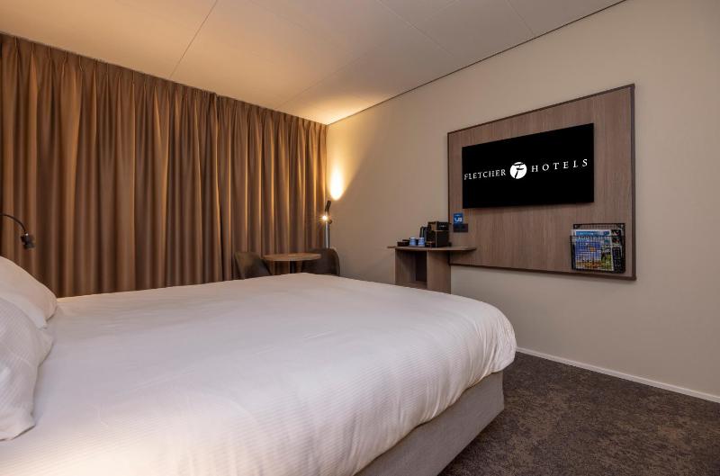 Deluxe Double Room with French Balcony image 2