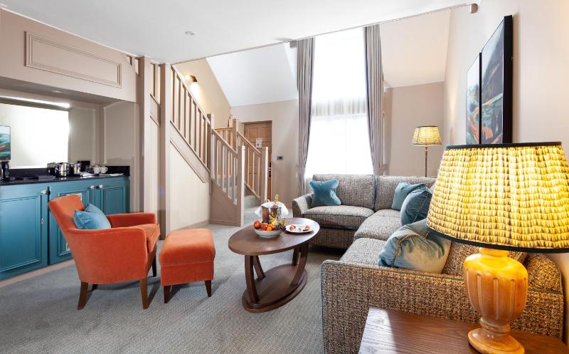 Family Room image 1
