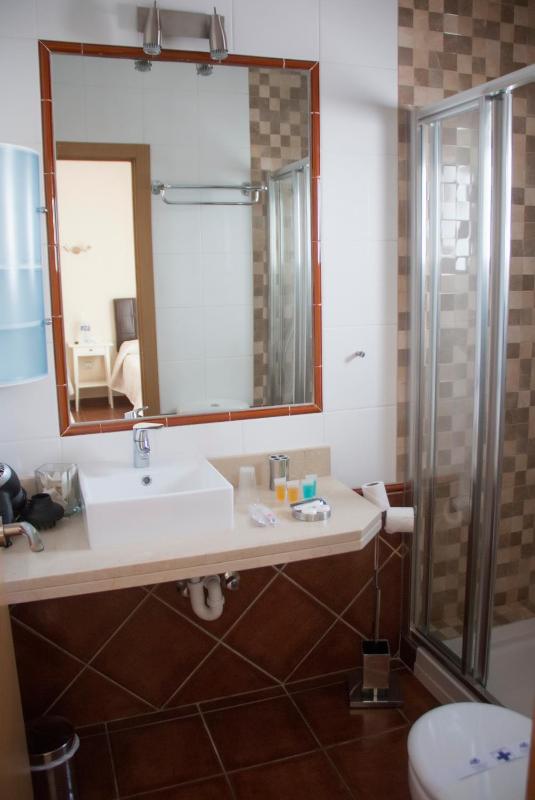 Double Room with Sea View image 3