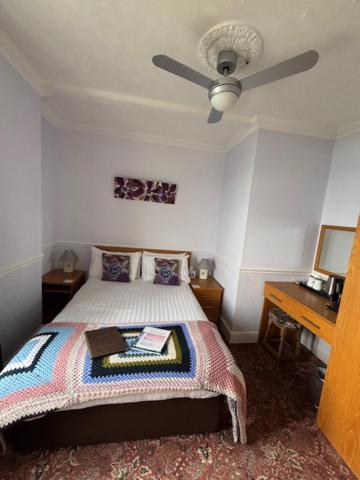 Small Double Room with Sea View  image 1