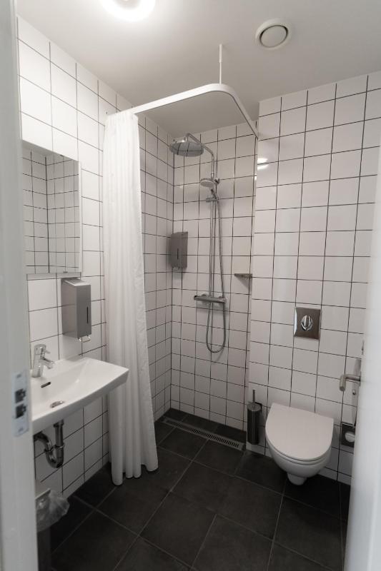 Double or Twin Room image 4