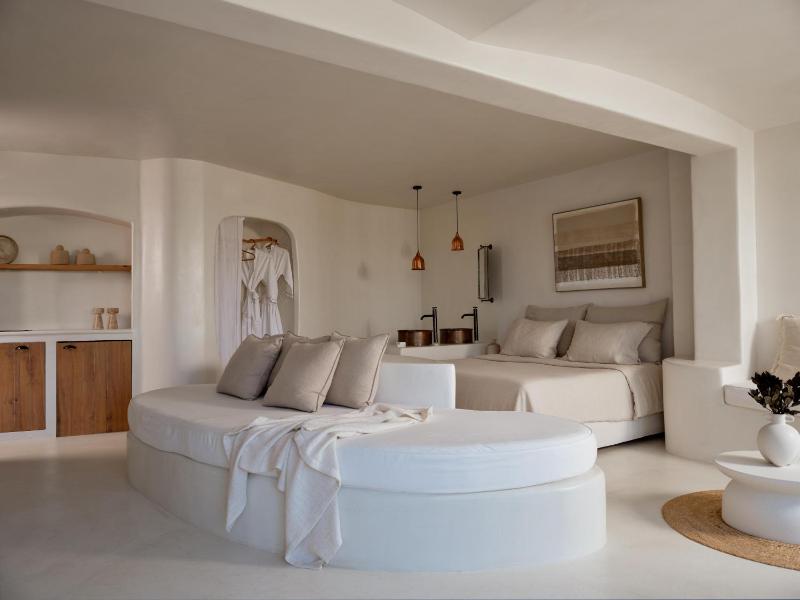 Executive Beachfront View Suite image 1
