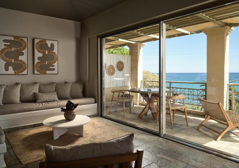 Superior Two-Bedroom Beachfront View Suite image 1