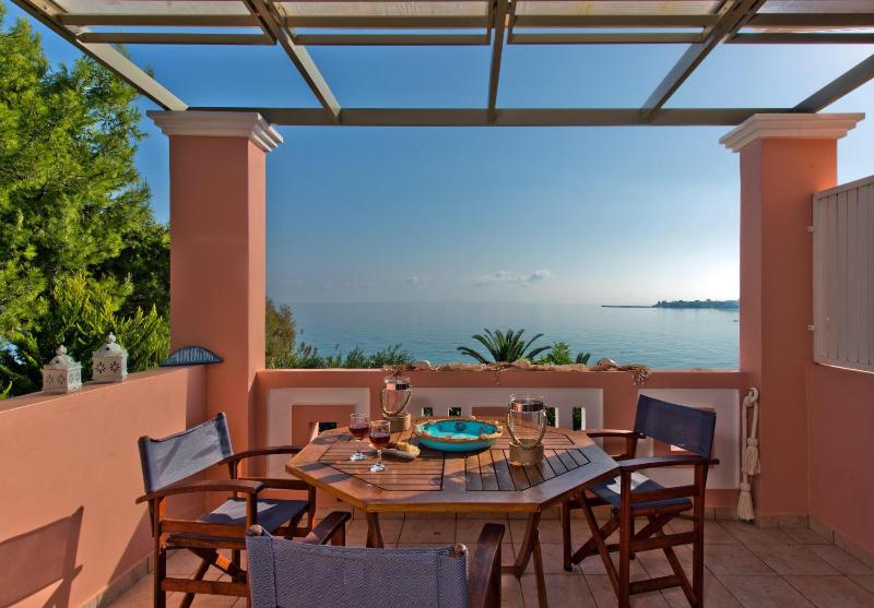Deluxe Beachfront View Suite image 2