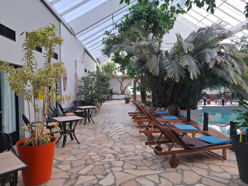 Double Room with Pool View image 3