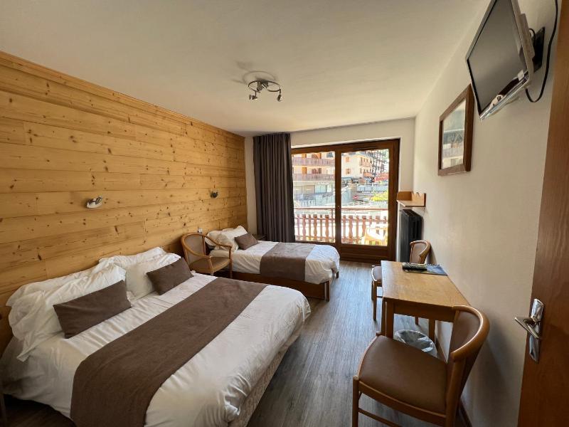 Triple Room with Private Bathroom image 1