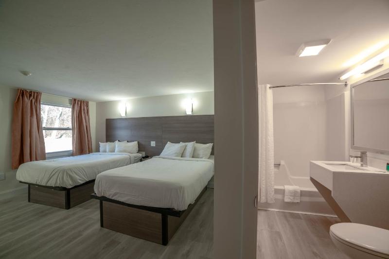 Double Room with Two Double Beds image 2