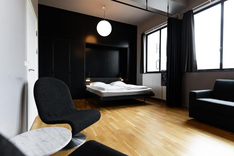 Standard Suite image 1