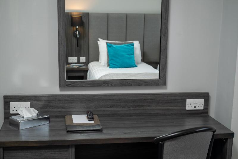 Twin Room image 2