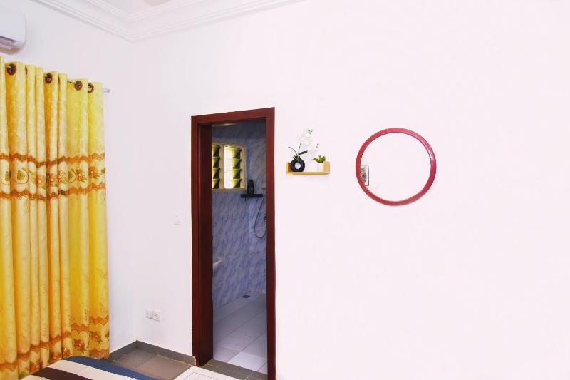 Maison moderne à Calavi - paisible et confortable - image 7