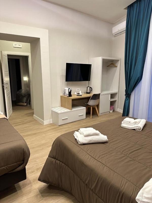 Triple Room with Balcony image 3