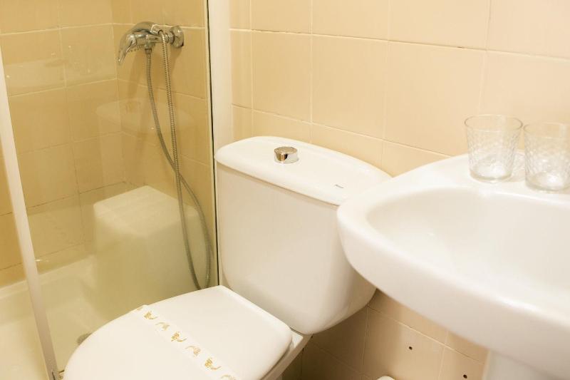 Single Room image 4