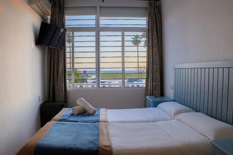 Double or Twin Room image 3