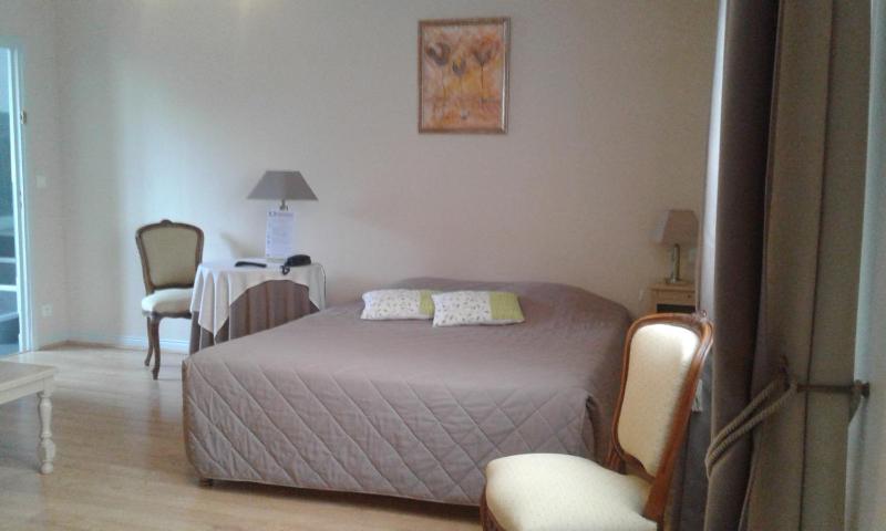 Superior Triple Room image 2
