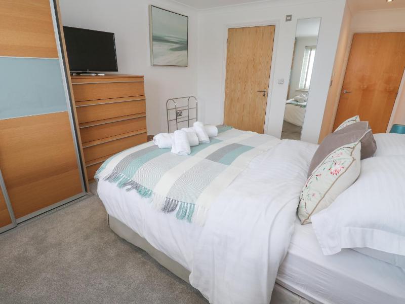 9 Headland Point - image 7