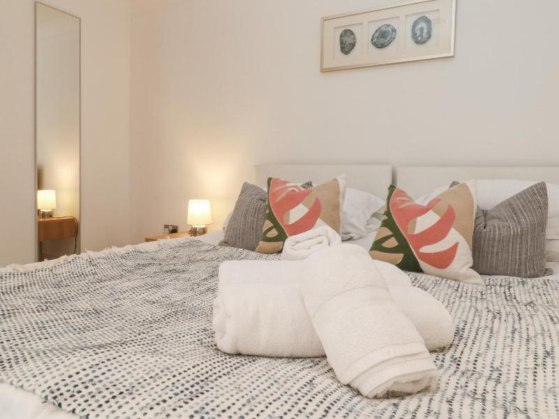 9 Headland Point - image 32