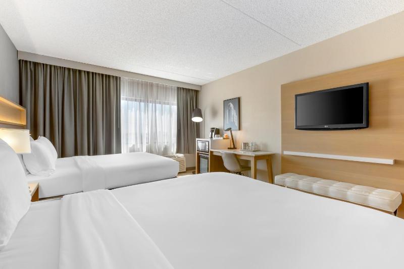 Queen Room with Two Queen Beds - Accessible/Non Smoking image 3