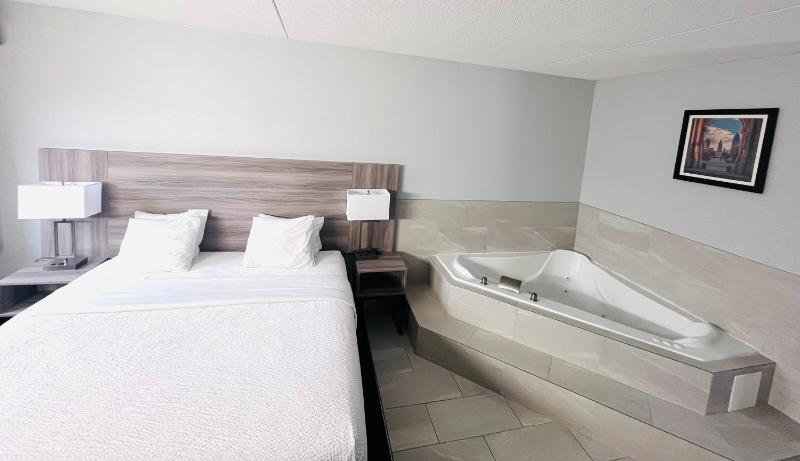 Premier King Suite - Non-Smoking image 2