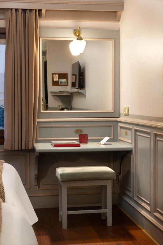 Superior Double or Twin Room image 4