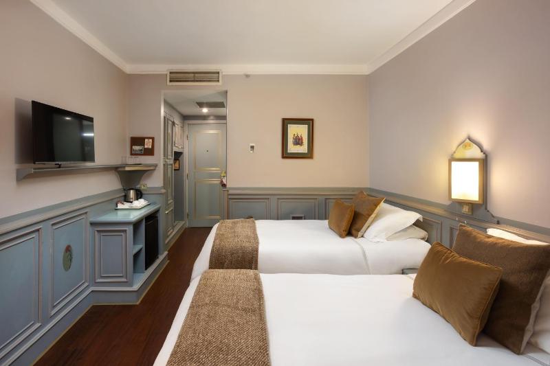Superior Double or Twin Room image 3