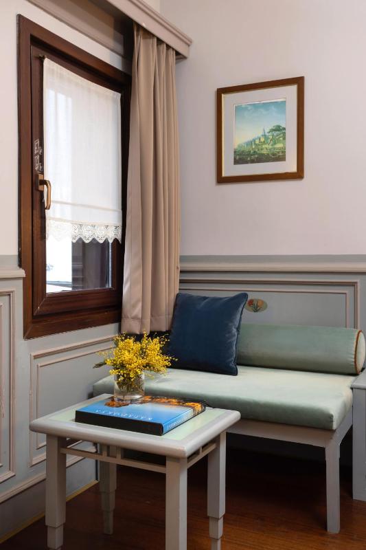 Superior Double Room image 4