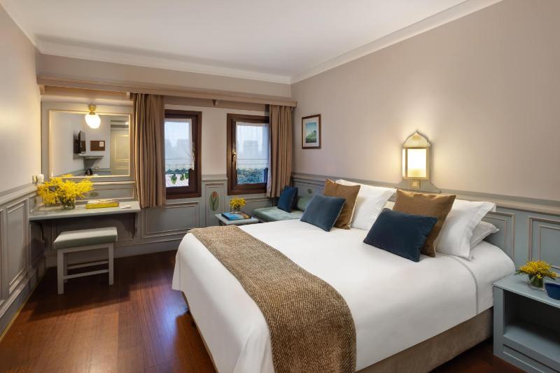Superior Double or Twin Room image 1