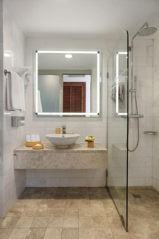 Deluxe Double Room with Sea View image 4