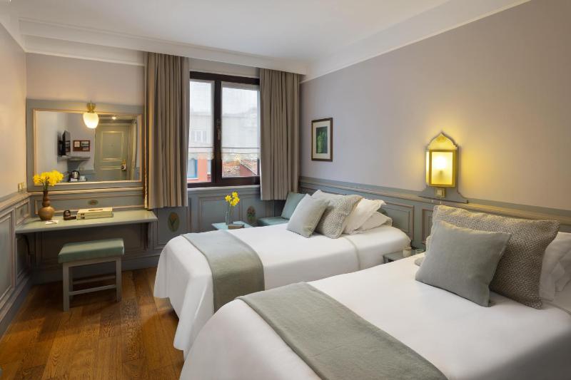Standard Double or Twin Room image 4