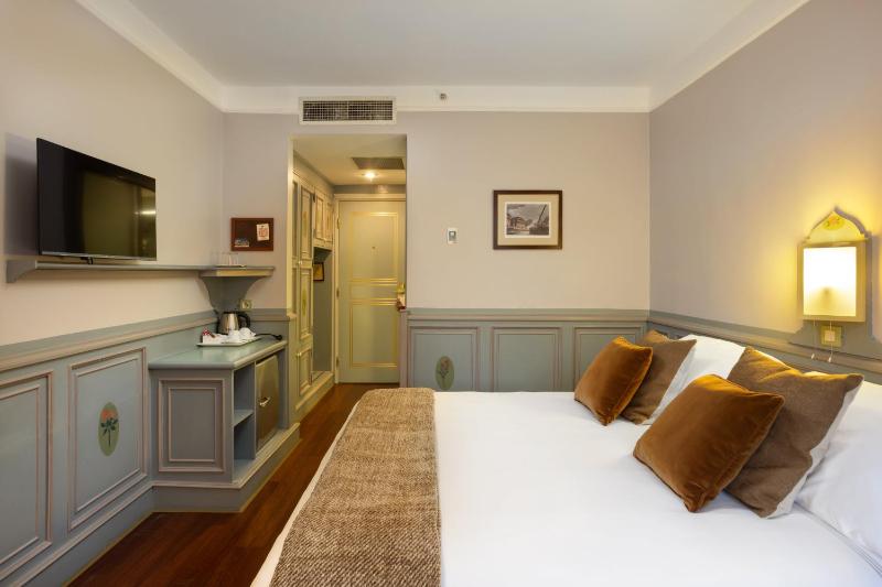 Standard Double or Twin Room image 3