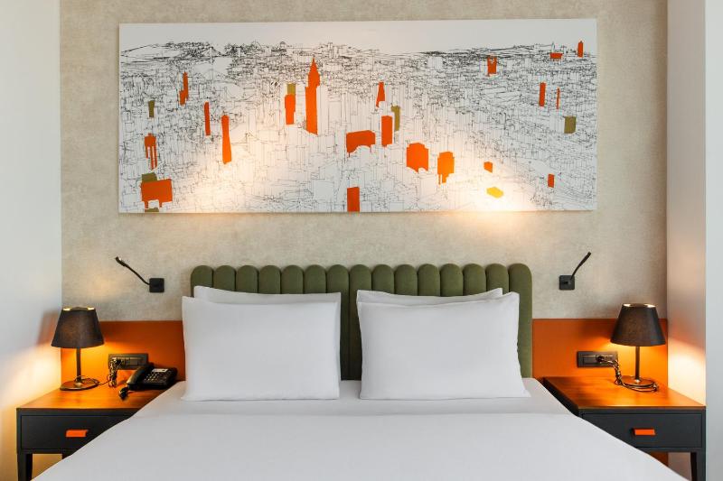 Standard Room image 4