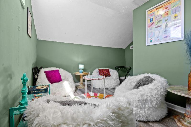Cozy Downtown Stay w Private Backyard & Parking - image 47